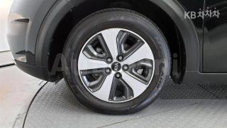 KNACA81CGHA030137 2017 KIA NIRO 1.6 LUXURY-4