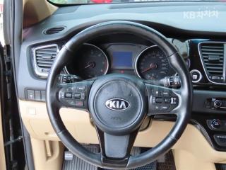 2015 KIA  CARNIVAL SEDONA 9 SEATS 2.2 DIESEL PRESTIGE - 9