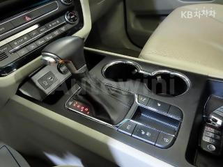 2019 KIA  CARNIVAL SEDONA 9 SEATS 2.2 DIESEL LUXURY - 13