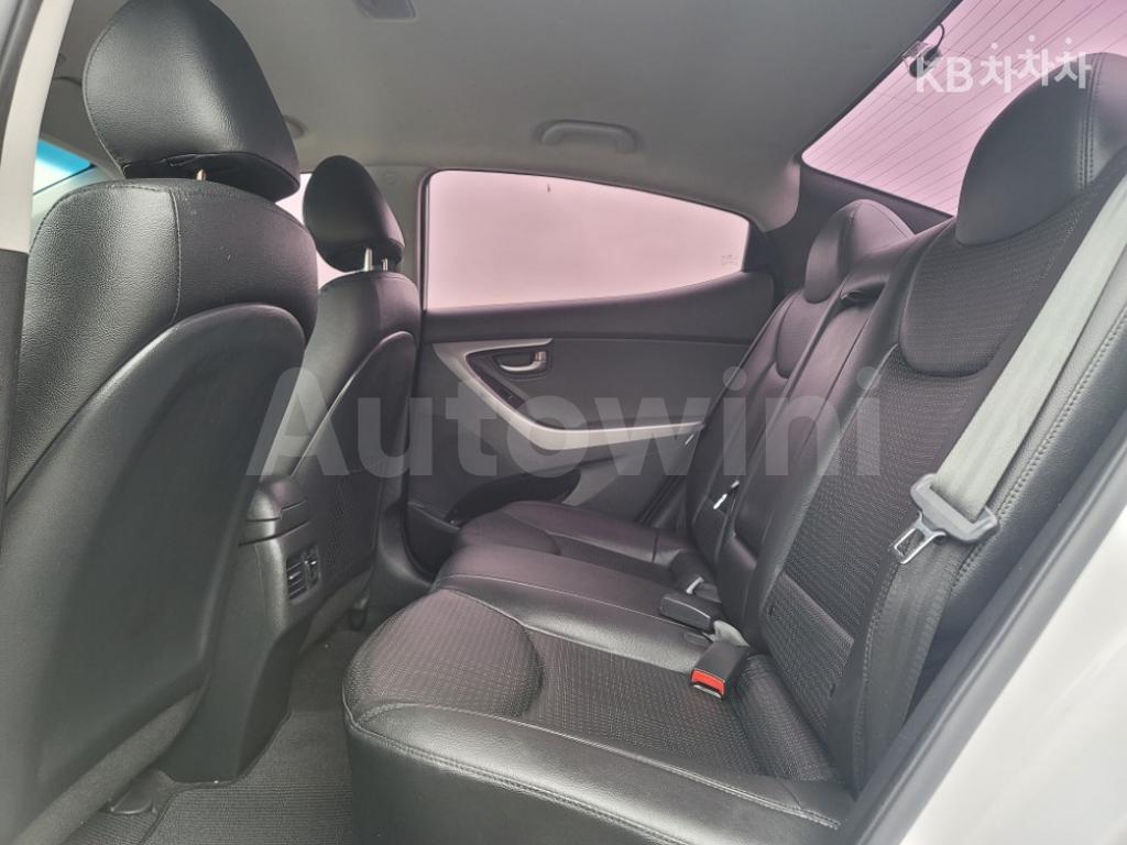 2016 HYUNDAI  AVANTE ELANTRA 1.6 GDI SMART BASIC - 16