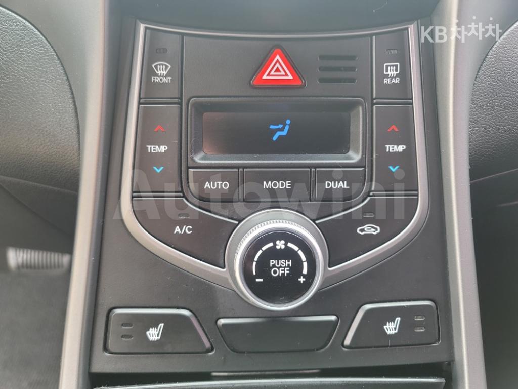 2016 HYUNDAI  AVANTE ELANTRA 1.6 GDI SMART BASIC - 25