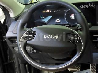 2022 KIA EV6 롱 레인지 2WD 어스 - 8