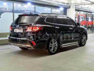 KMHSR81XDHU244916 2017 HYUNDAI  MAXCRUZ DIESEL(E-VGT)R2.2 4WD 파이니스트 EDITION 7 SEATS-3