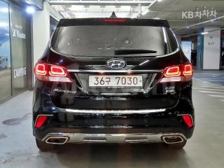 KMHSR81XDHU244916 2017 HYUNDAI  MAXCRUZ DIESEL(E-VGT)R2.2 4WD 파이니스트 EDITION 7 SEATS-4