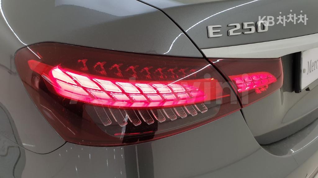 2021 MERCEDES BENZ E-CLASS W213  E250 AVANTGARDE - 13