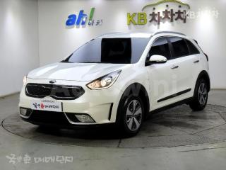 KNACB81CGHA002063 2017 KIA NIRO 1.6 PRESTIGE-0