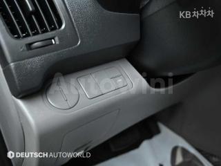 2014 HYUNDAI GRAND STAREX H-1 5 SEATS VAN CVX DELUXE - 17