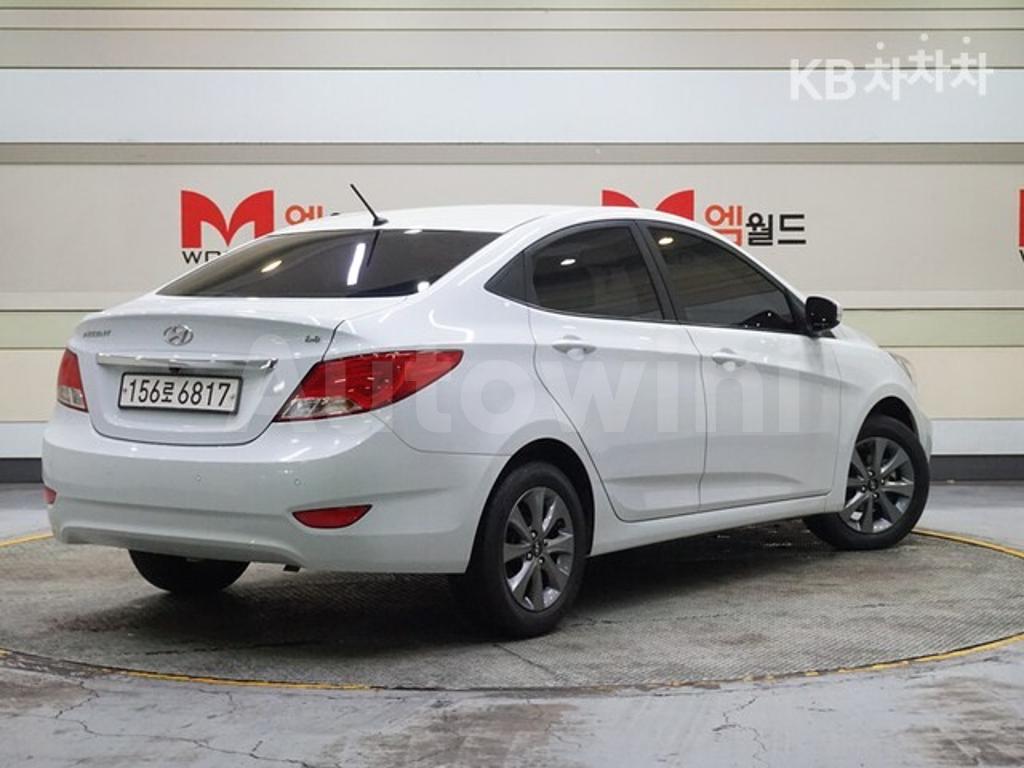 KMHCT41BEKU451125 2019 HYUNDAI ACCENT  1.4 VVT MORDERN-3