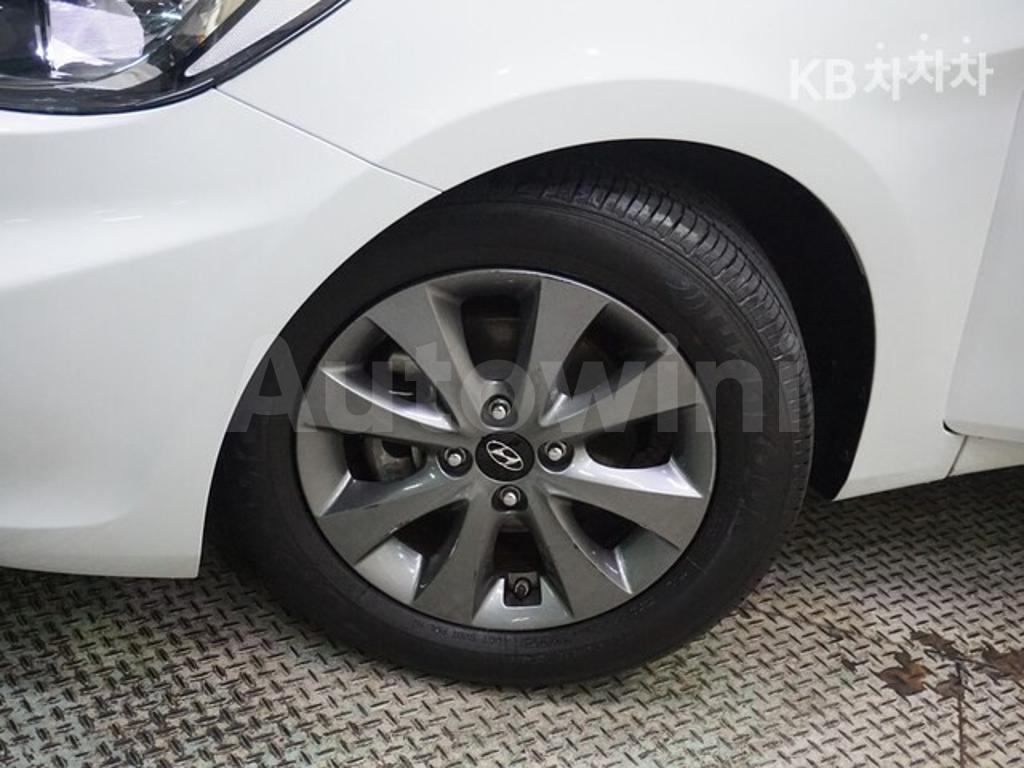 KMHCT41BEKU451125 2019 HYUNDAI ACCENT  1.4 VVT MORDERN-4
