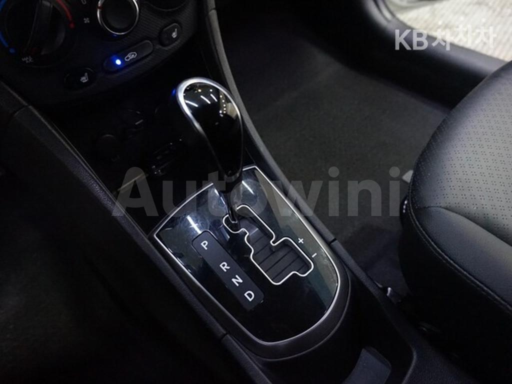2019 HYUNDAI ACCENT  1.4 VVT MORDERN - 18