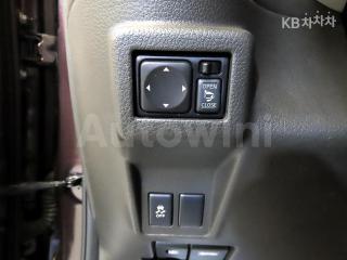 2011 NISSAN CUBE 1.8 SL CVT - 14