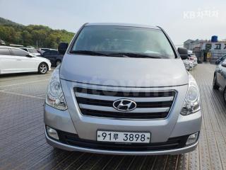 KMFWBX7KBHU907379 2017 HYUNDAI  GRAND STAREX VAN 5 SEATS MORDERN-0