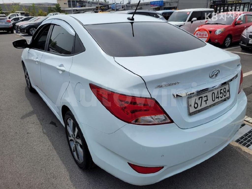 KMHCU41BEHU224449 2017 HYUNDAI ACCENT  1.4 VVT PREMIUM-2