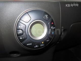 2012 NISSAN CUBE 1.8 SL CVT - 11
