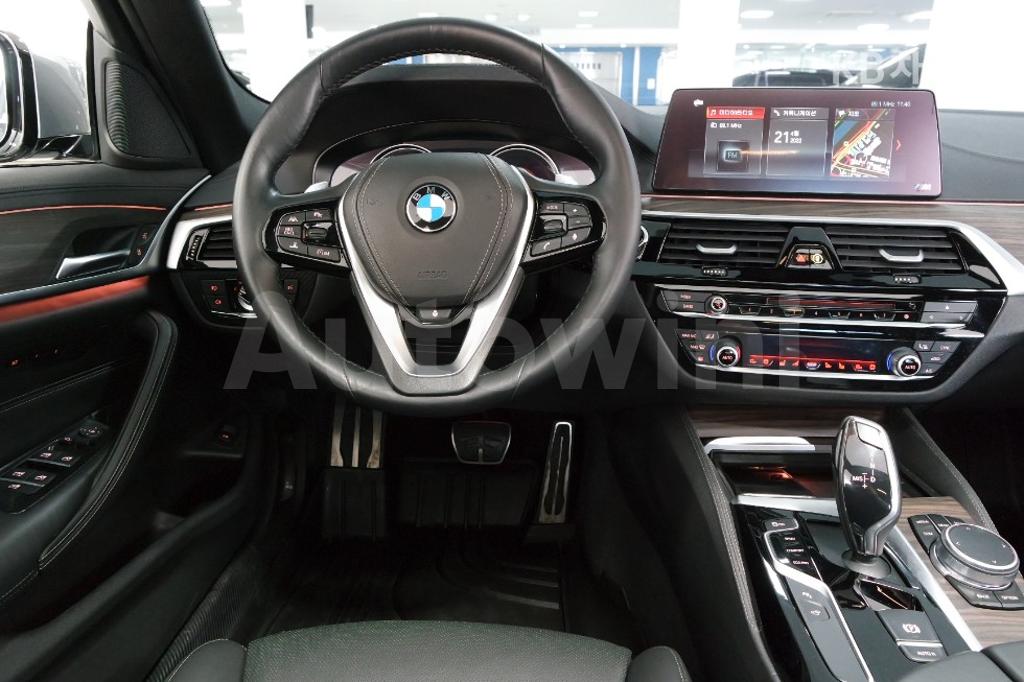 2017 BMW  5SERIES G30  530I M SPORT PLUS - 12