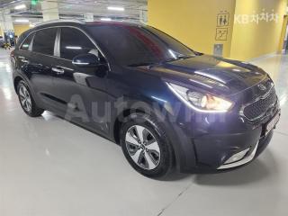 KNACB81CGHA016688 2017 KIA NIRO 1.6 PRESTIGE-1