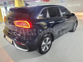 KNACB81CGHA016688 2017 KIA NIRO 1.6 PRESTIGE-2
