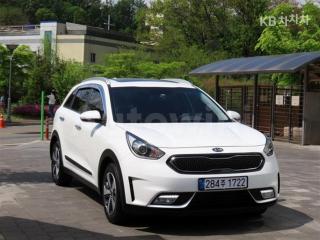 KNACB81CGHA062197 2017 KIA NIRO 1.6 PRESTIGE-1