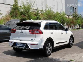 KNACB81CGHA062197 2017 KIA NIRO 1.6 PRESTIGE-2