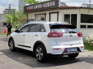 KNACB81CGHA062197 2017 KIA NIRO 1.6 PRESTIGE-3