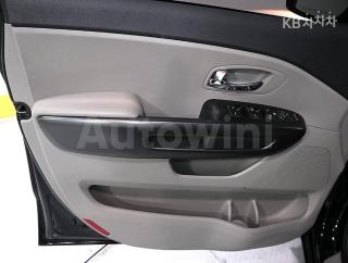 2019 KIA  CARNIVAL SEDONA 9 SEATS 2.2 DIESEL LUXURY - 8