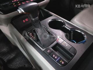 2019 KIA  CARNIVAL SEDONA 9 SEATS 2.2 DIESEL LUXURY - 13