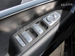 2020 GENESIS G70 2.0T AWD ELITE - 9