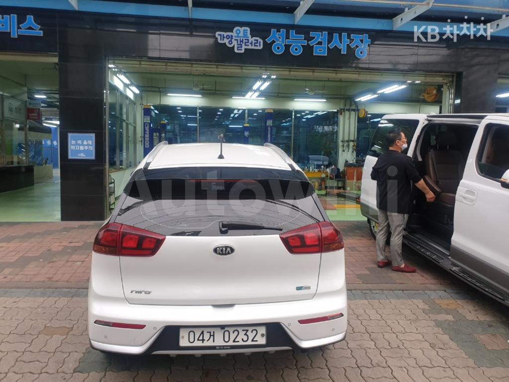 KNACA81CGHA023599 2017 KIA NIRO 1.6 LUXURY-5