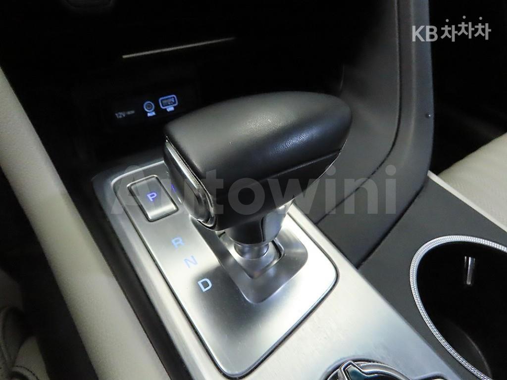 2020 GENESIS G70 2.2D ELITE - 12