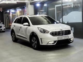 KNACC81CGHA024988 2017 KIA NIRO 1.6 NOBLESSE-0