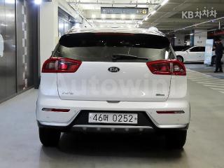 KNACC81CGHA024988 2017 KIA NIRO 1.6 NOBLESSE-4