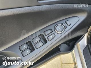 2011 HYUNDAI YF SONATA LPI LUXURY - 8