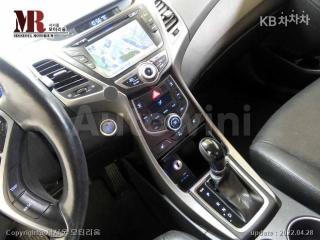 2016 HYUNDAI  AVANTE ELANTRA 1.6 GDI STYLE BASIC - 12