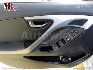 2016 HYUNDAI  AVANTE ELANTRA 1.6 GDI STYLE BASIC - 16