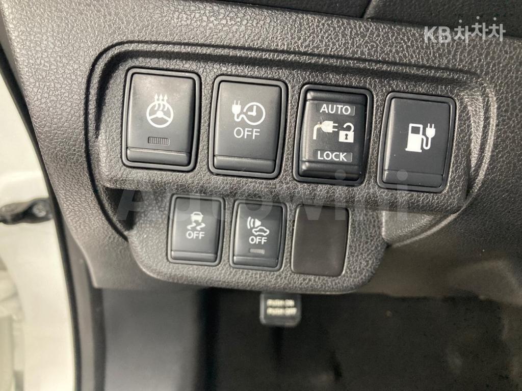2015 NISSAN LEAF S - 8