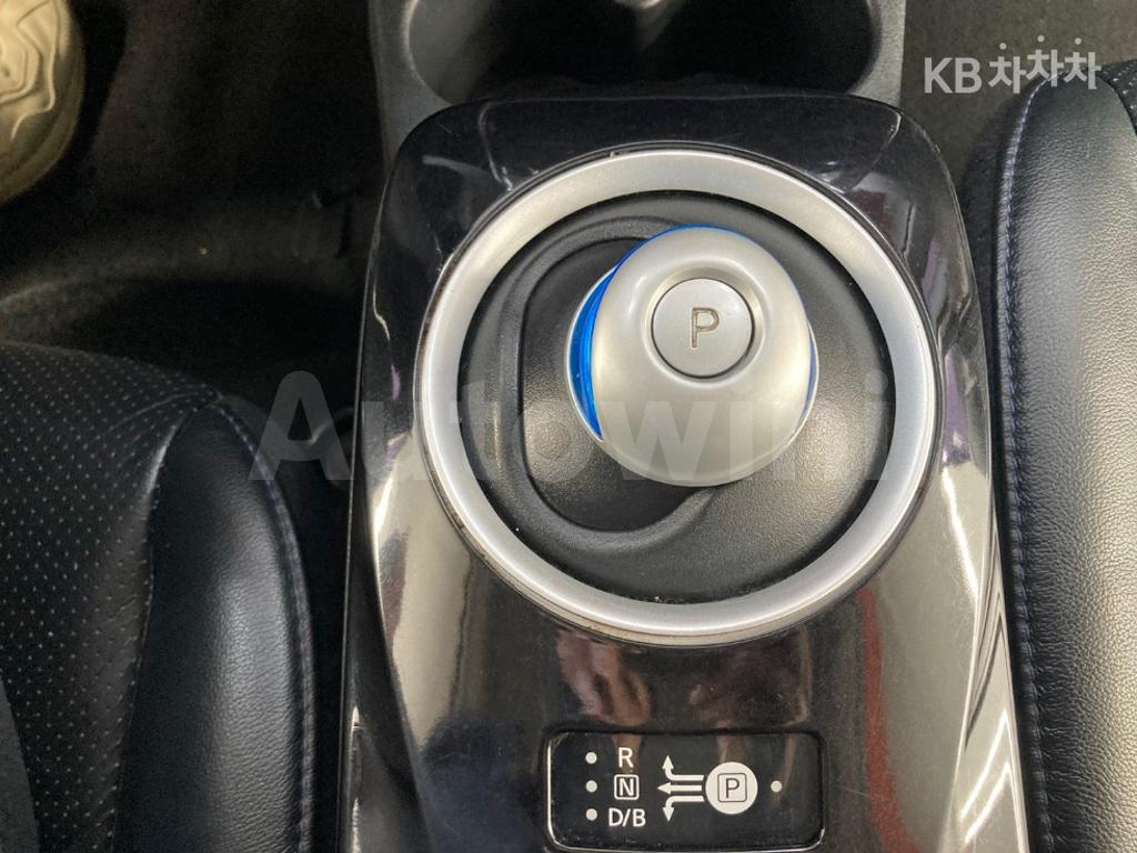 2015 NISSAN LEAF S - 9
