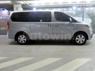 KMJWA37KDKU995940 2019 HYUNDAI  GRAND STAREX 웨건 12 SEATS 4WD MORDERN-2