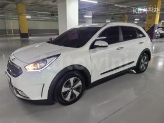 KNACA81CGHA023167 2017 KIA NIRO 1.6 LUXURY-1