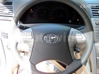 2011 TOYOTA CAMRY XLE - 9