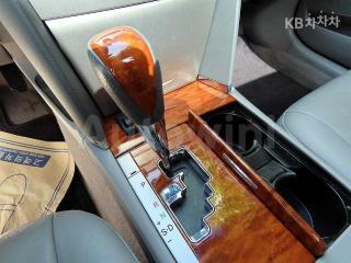 2011 TOYOTA CAMRY XLE - 10