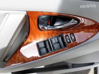 2011 TOYOTA CAMRY XLE - 11