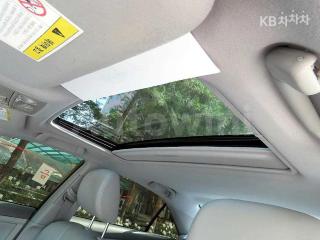 2011 TOYOTA CAMRY XLE - 17