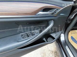2017 BMW  5SERIES G30  520D M SPORT PLUS - 12