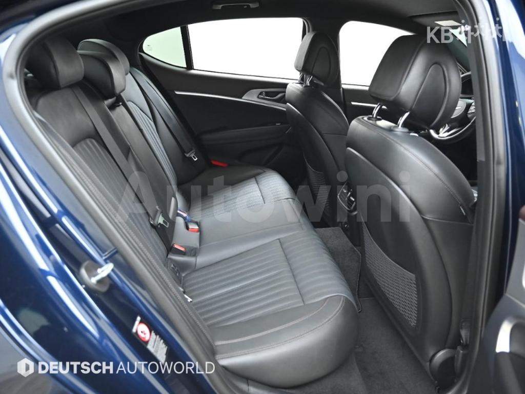 2018 GENESIS G70 2.0T AWD SUPREME - 12
