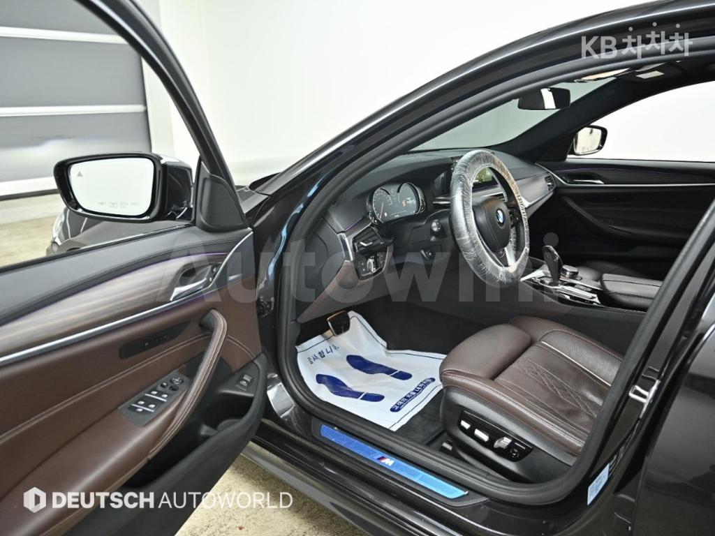 2017 BMW 5 SERIES 530I - 11