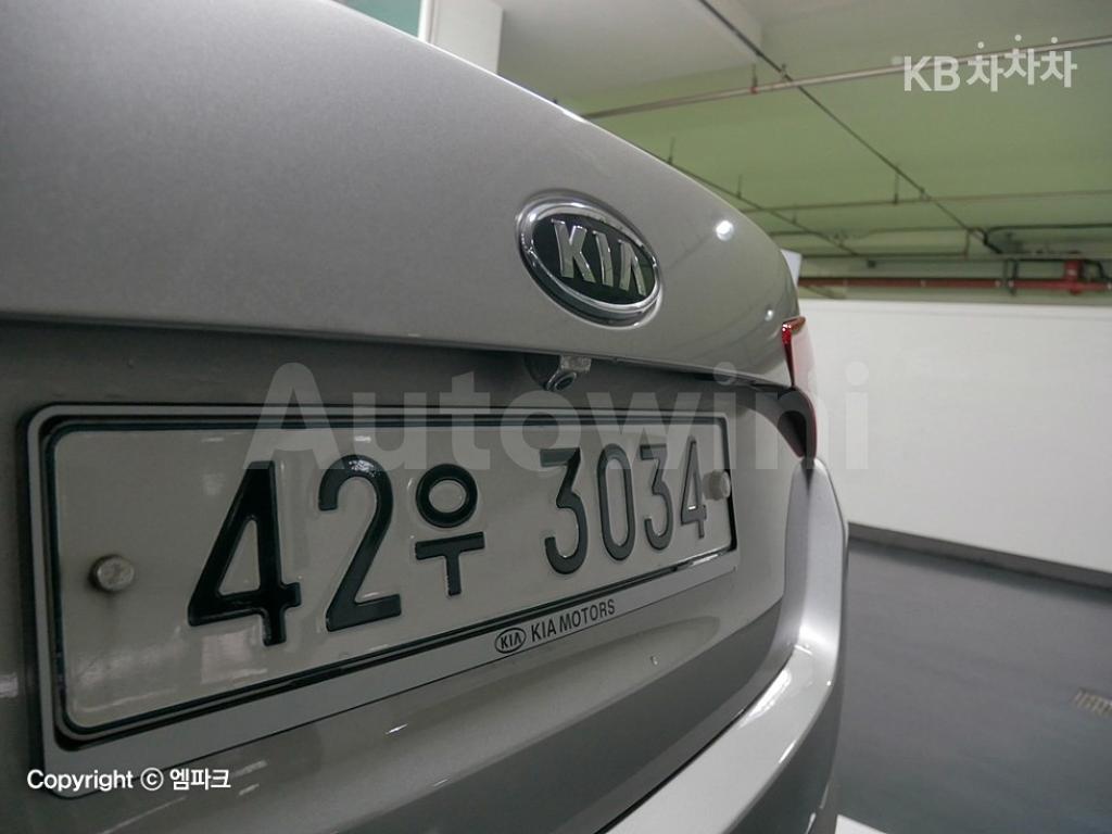 2010 KIA K5 OPTIMA GASOLINE 2.0 PRESTIGE - 17