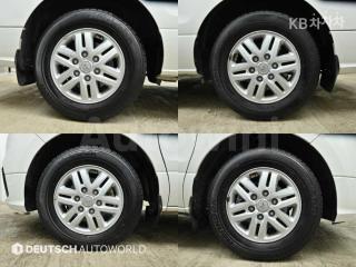 KMFWBX7KBJU975819 2018 HYUNDAI  GRAND STAREX VAN 5 SEATS MORDERN-4