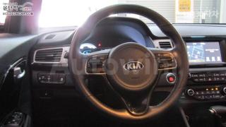 2017 KIA NIRO 1.6 PRESTIGE - 9