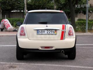 WMWSU3103BT020626 2011 MINI COOPER 1.6 SE-2