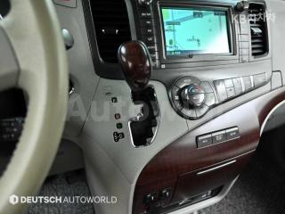 2011 TOYOTA SIENNA 3.5 AWD A/T - 9